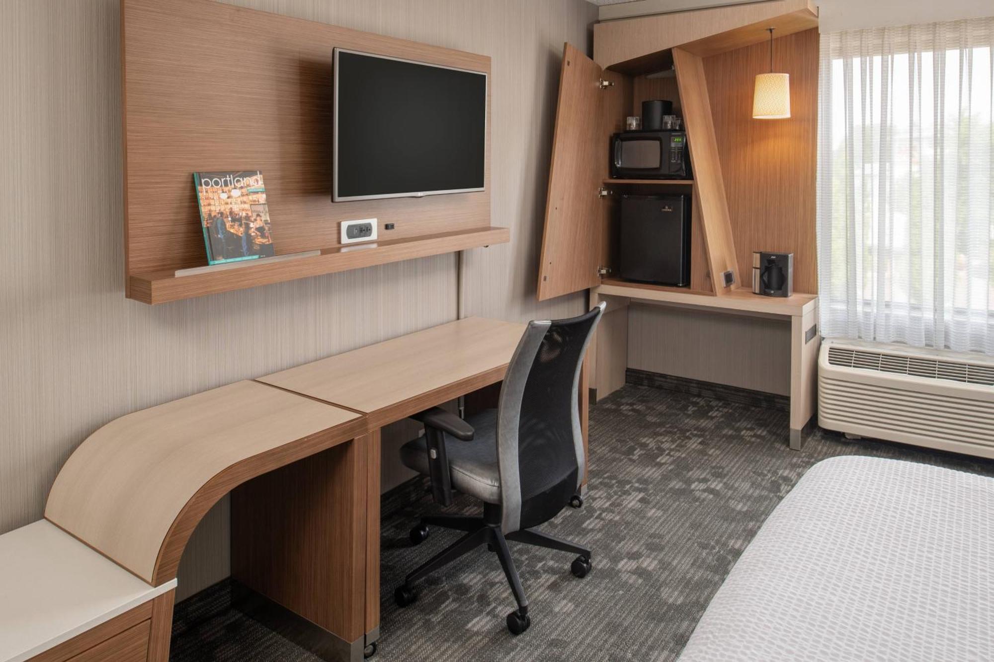 Courtyard By Marriott Portland Airport Ξενοδοχείο Εξωτερικό φωτογραφία